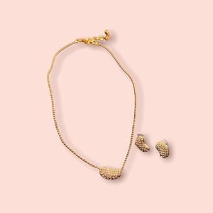 Necklace and earrings set